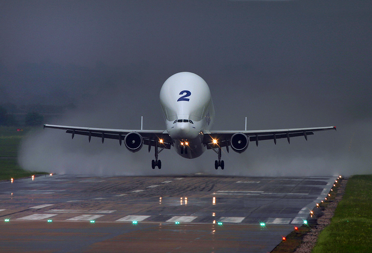 Тяжелый транспортный самолет Airbus A300-600ST Beluga