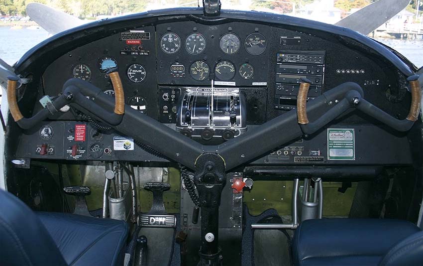 Кабина пилота de Havilland Canada DHC-3