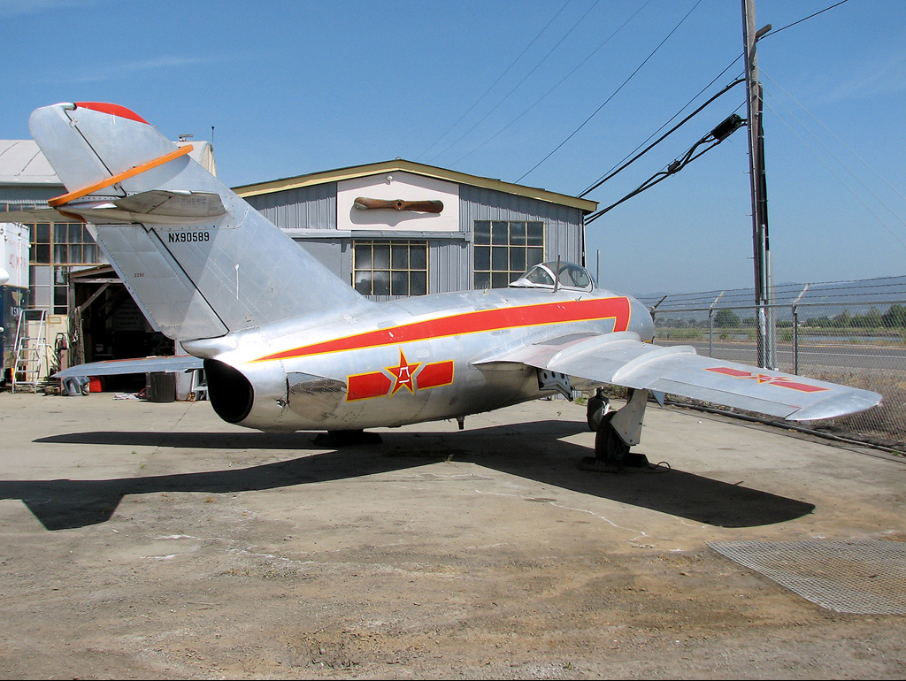 Истребитель МиГ-15