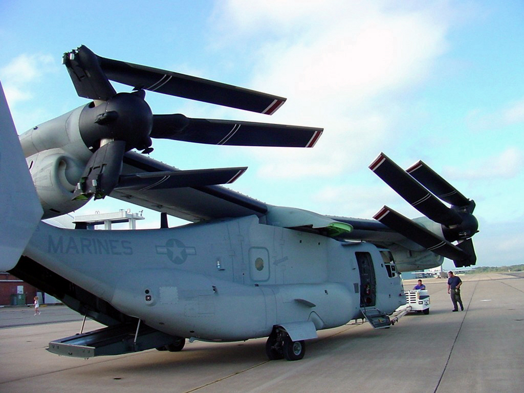 Конвертоплан Bell V-22 Osprey в сложенном состоянии