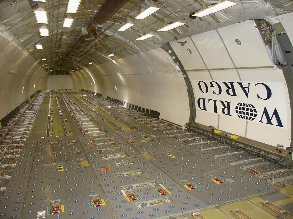 Салон Douglas DC-10-30F