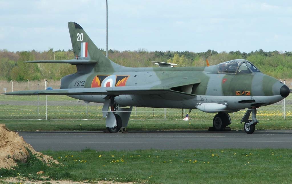Истребитель-бомбардировщик Hawker Hunter
