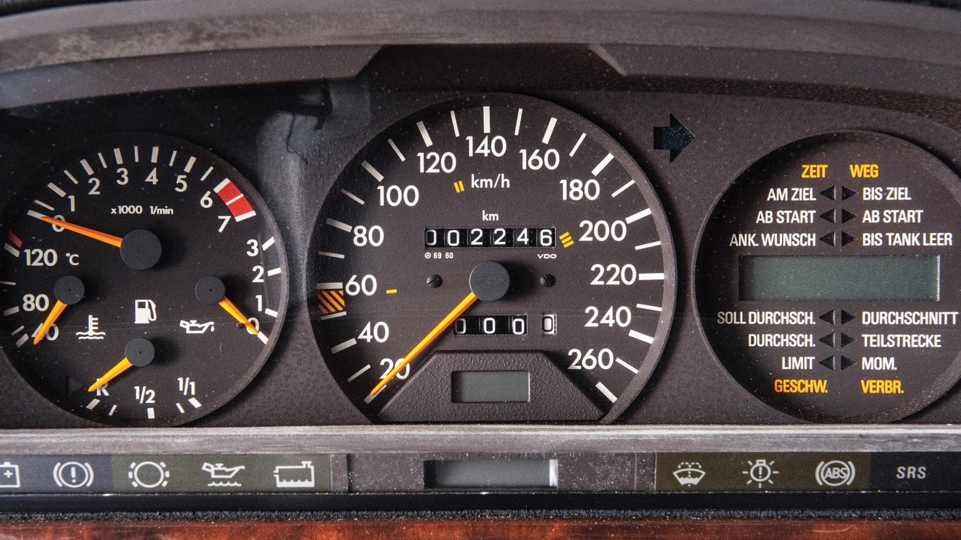 Панель приборов Mercedes-Benz v126