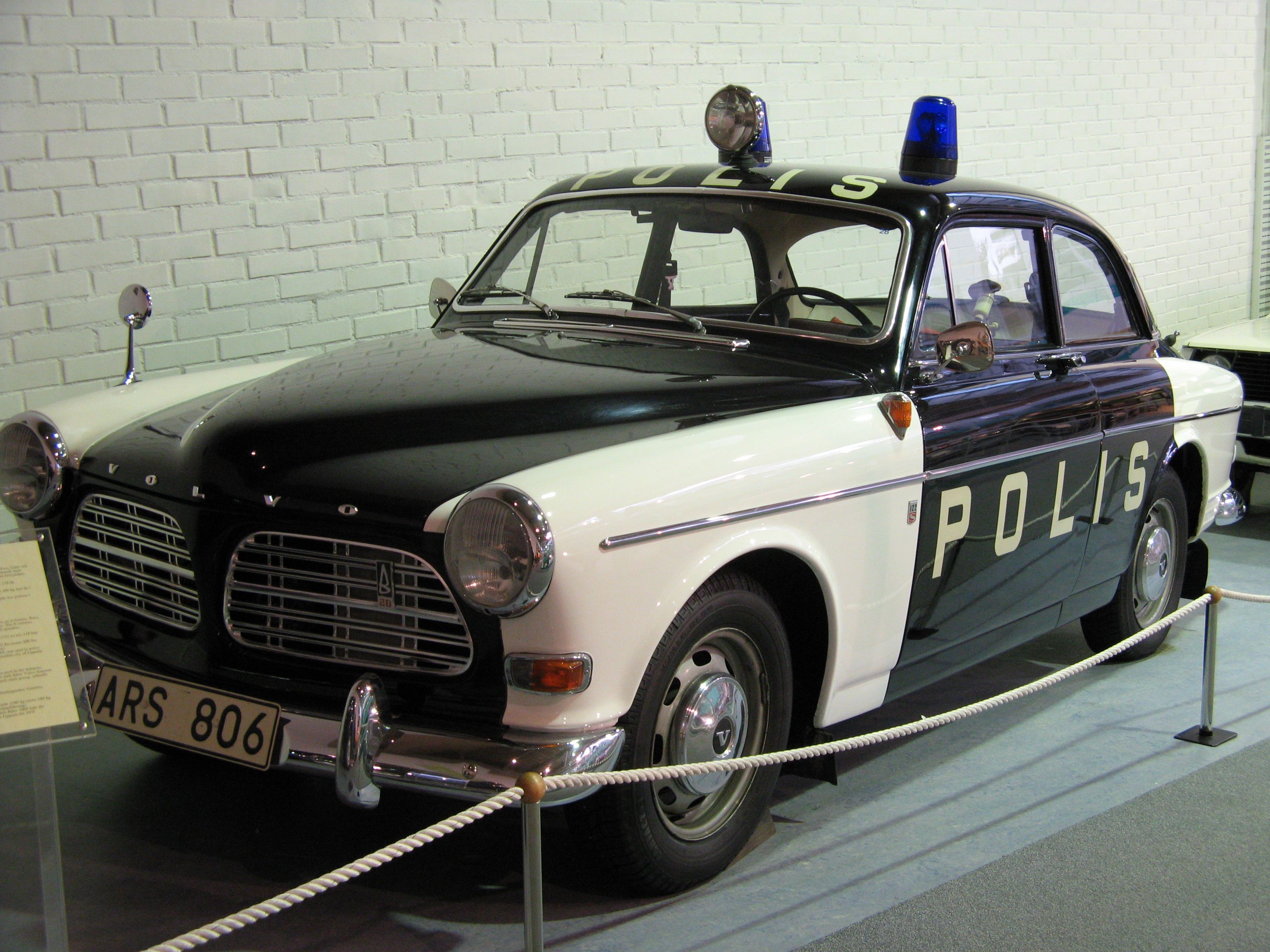 Volvo Amazon двухдверный седан. Полиция