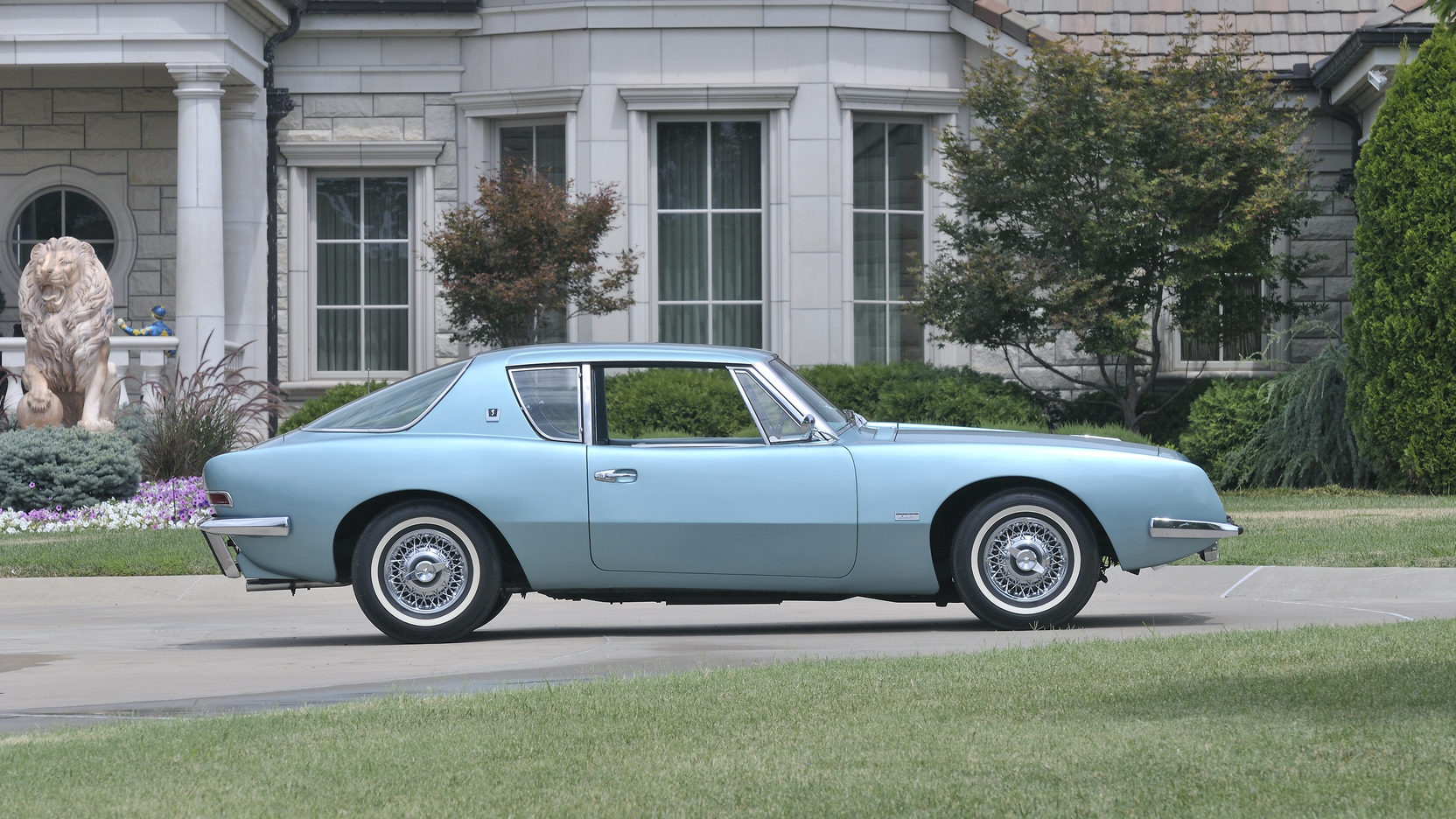 Studebaker Avanti
