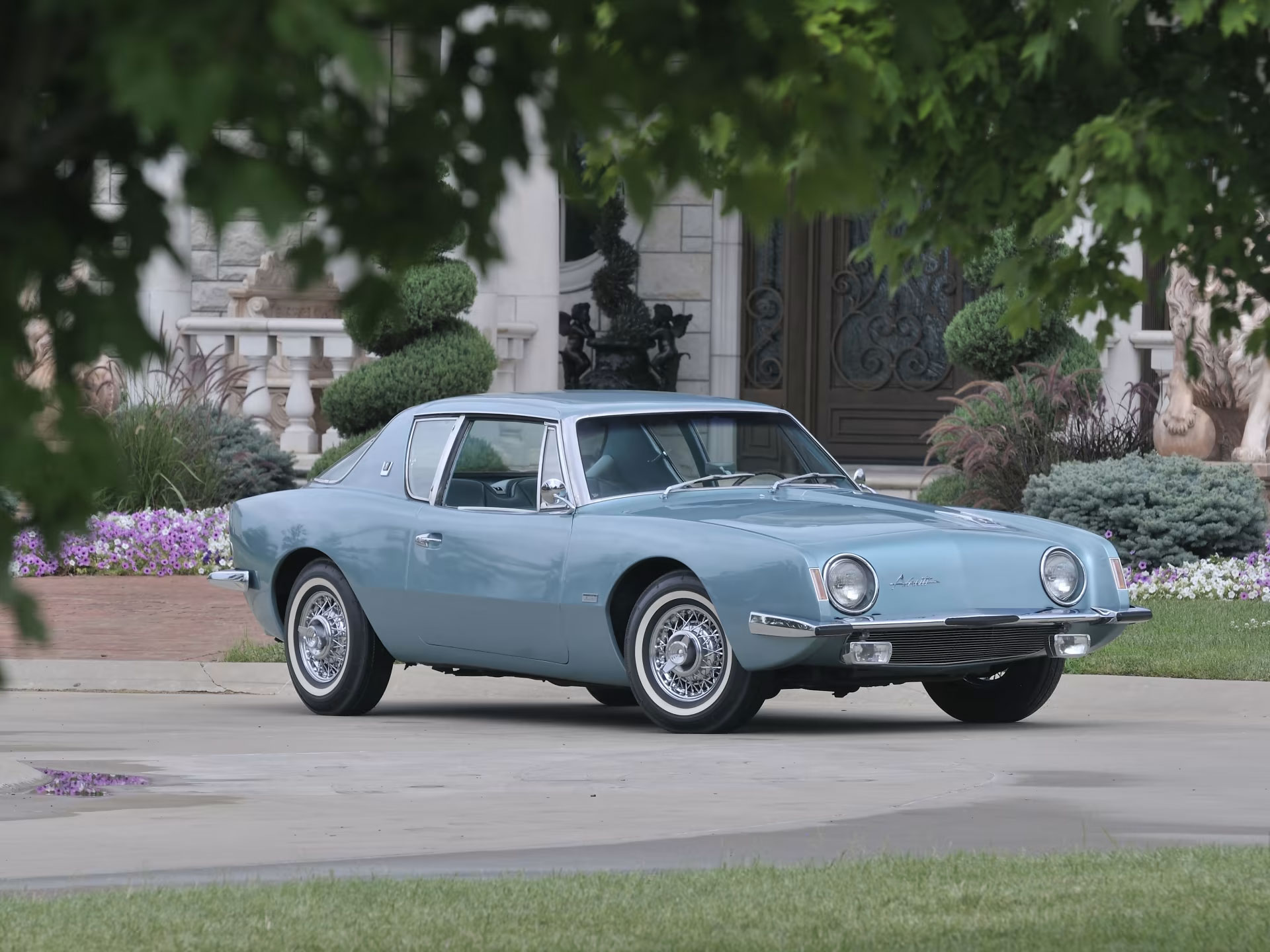 Studebaker Avanti