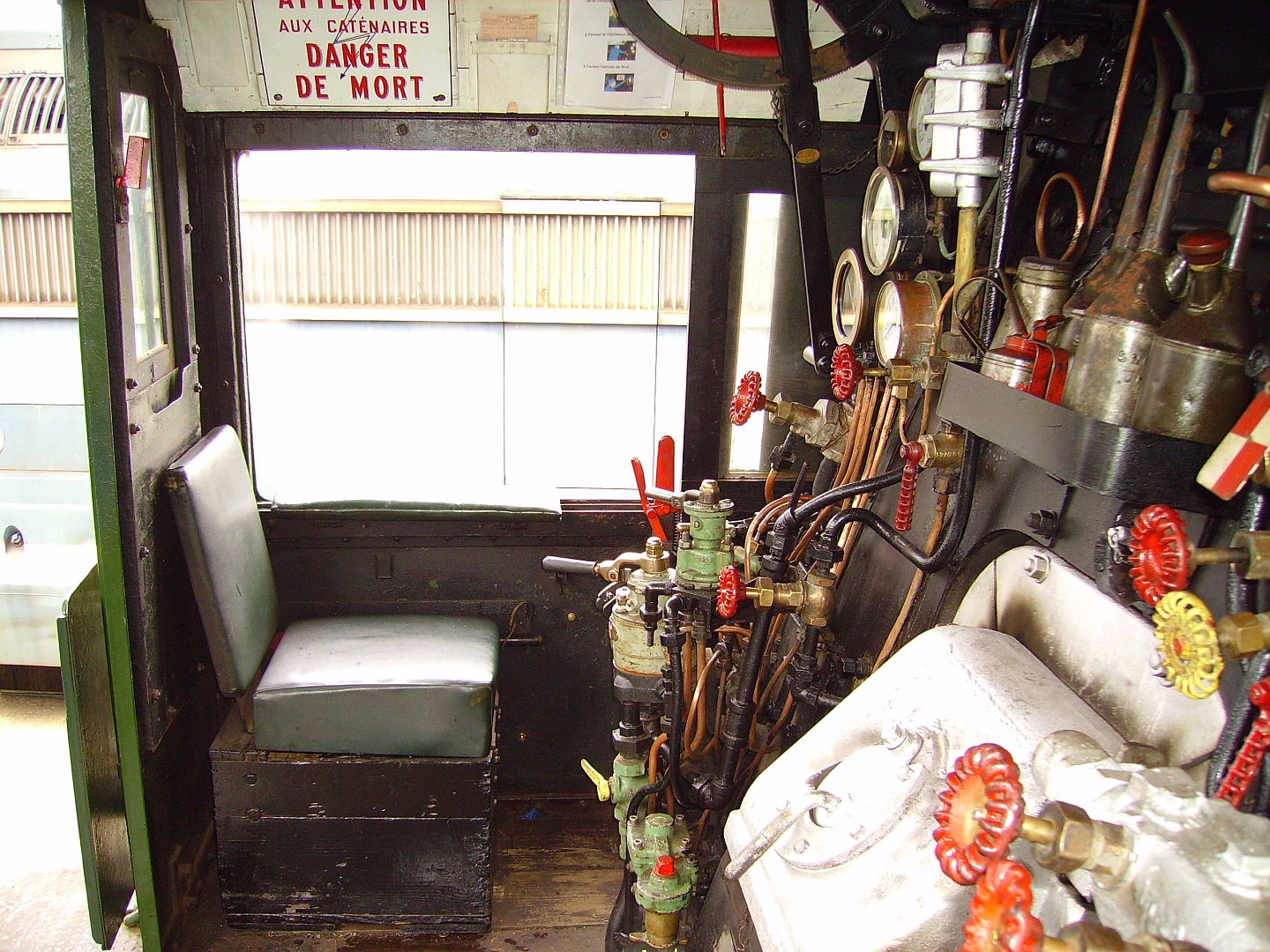 Кабина паровоза SNCF 141.R
