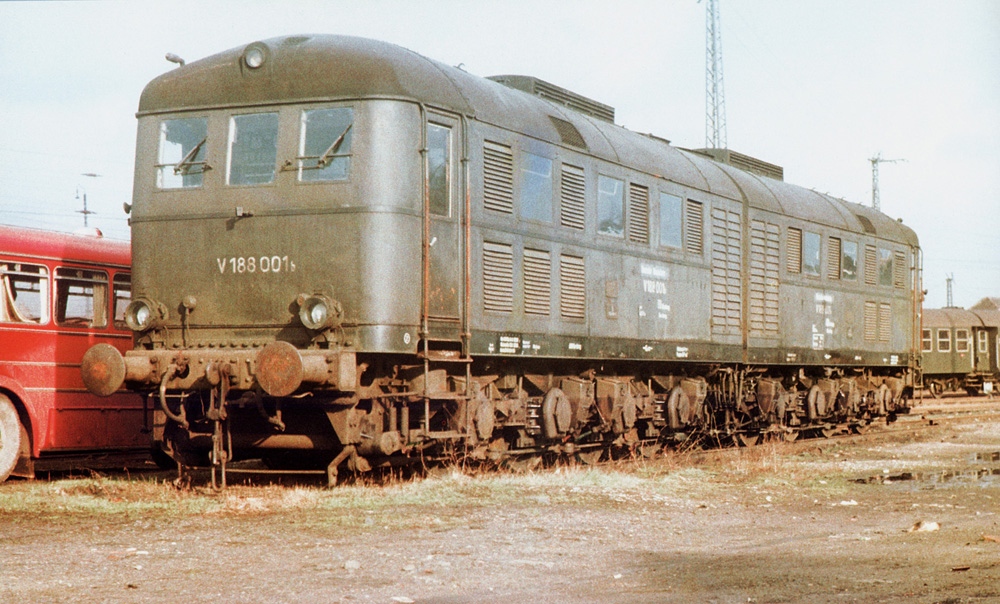 Тепловоз V188