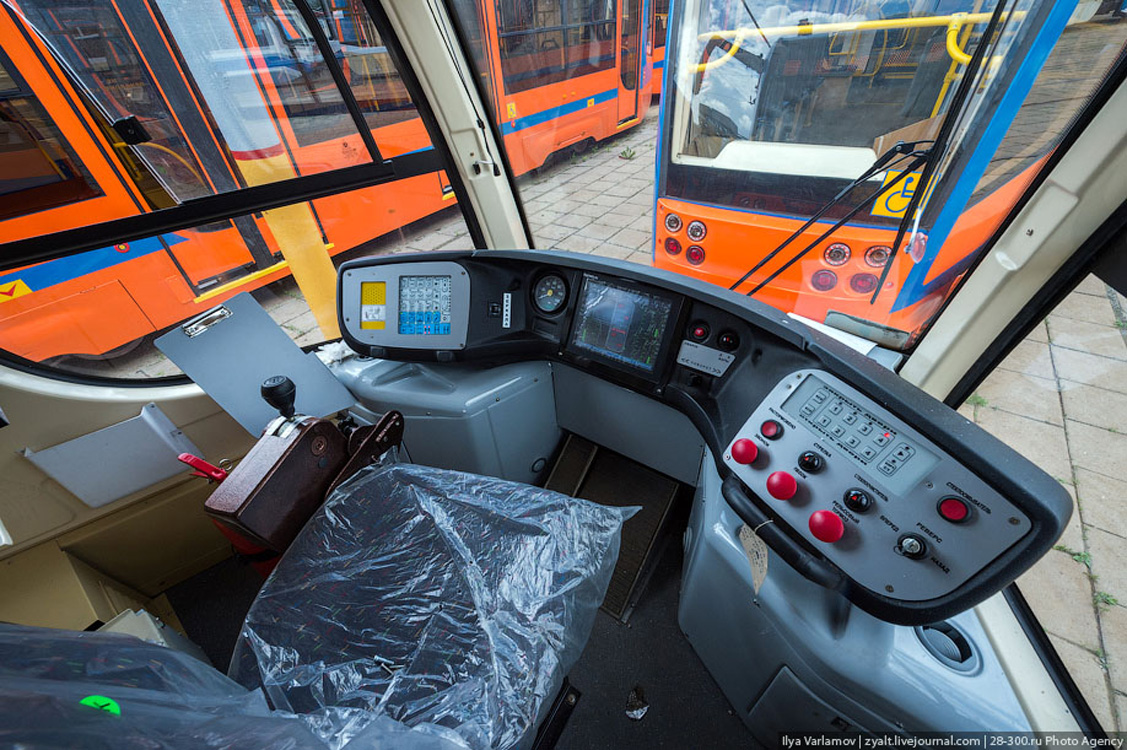 Кабина трамвая 71-623