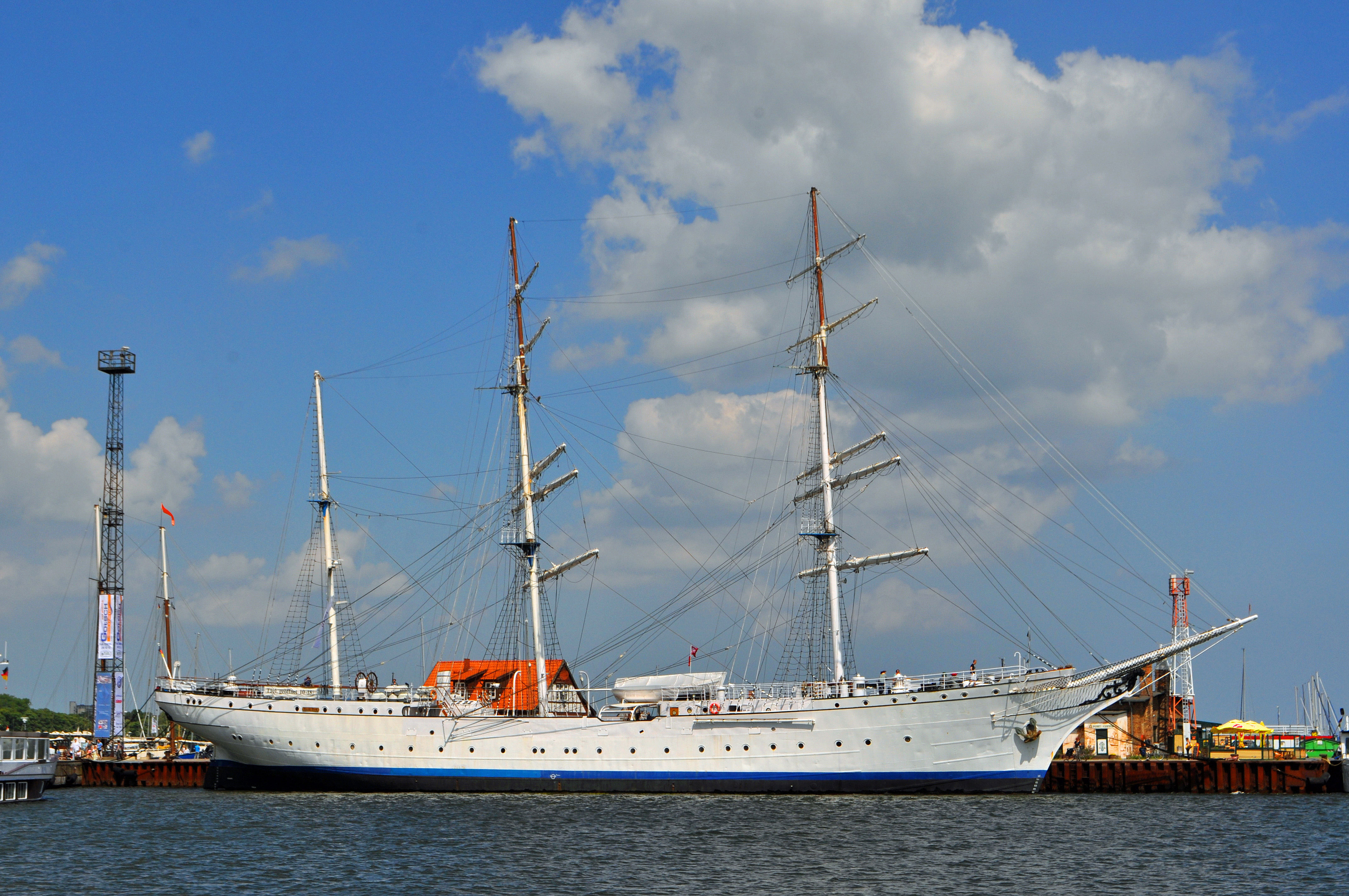 Трёхмачтовый барк Gorch Fock