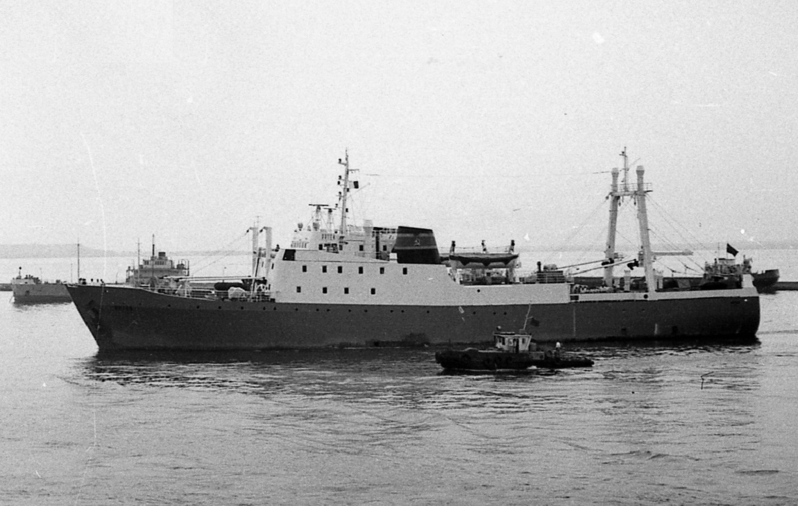 Рыболовный траулер Артек