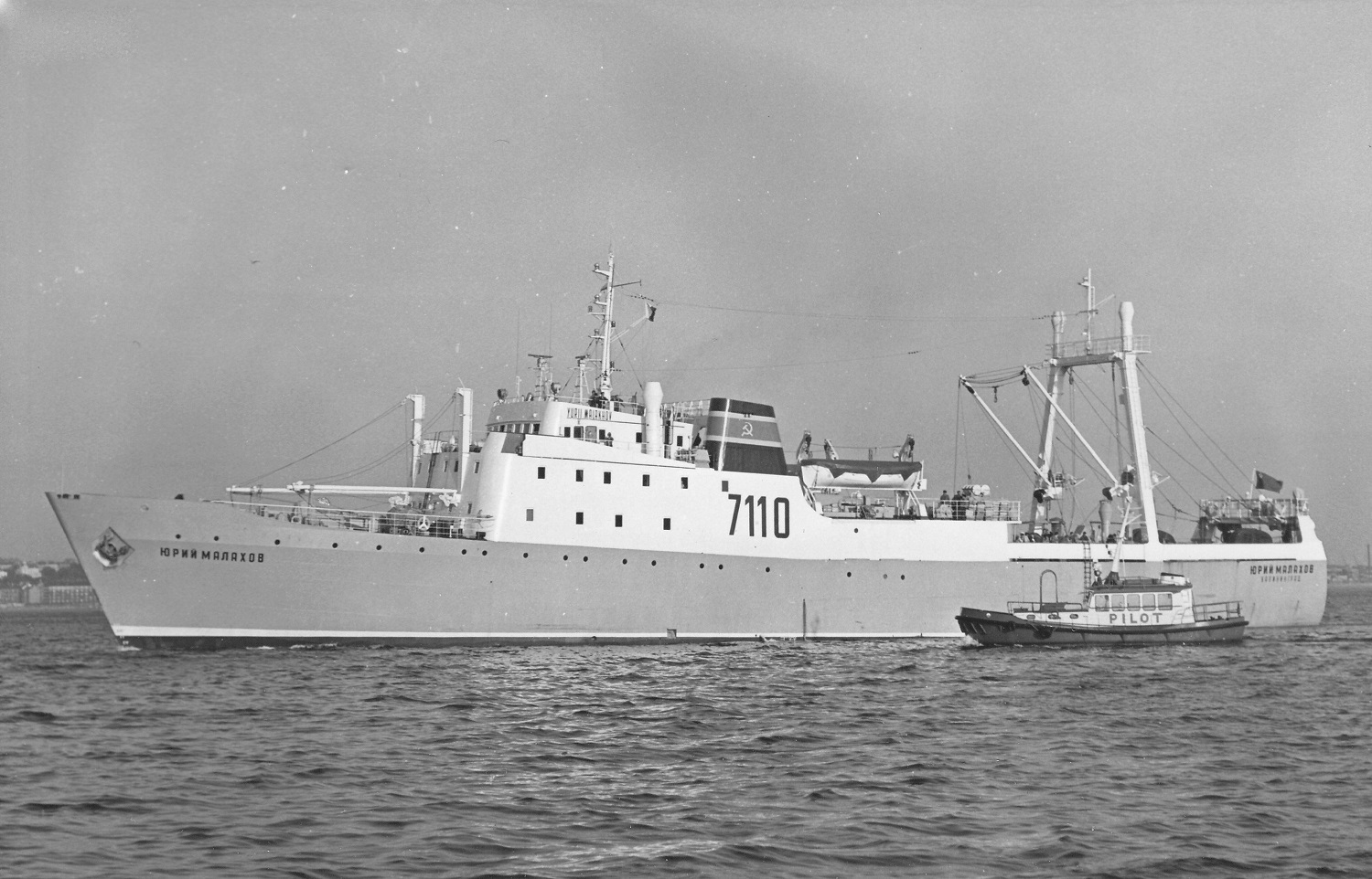 Рыболовный траулер Юрий Малахов