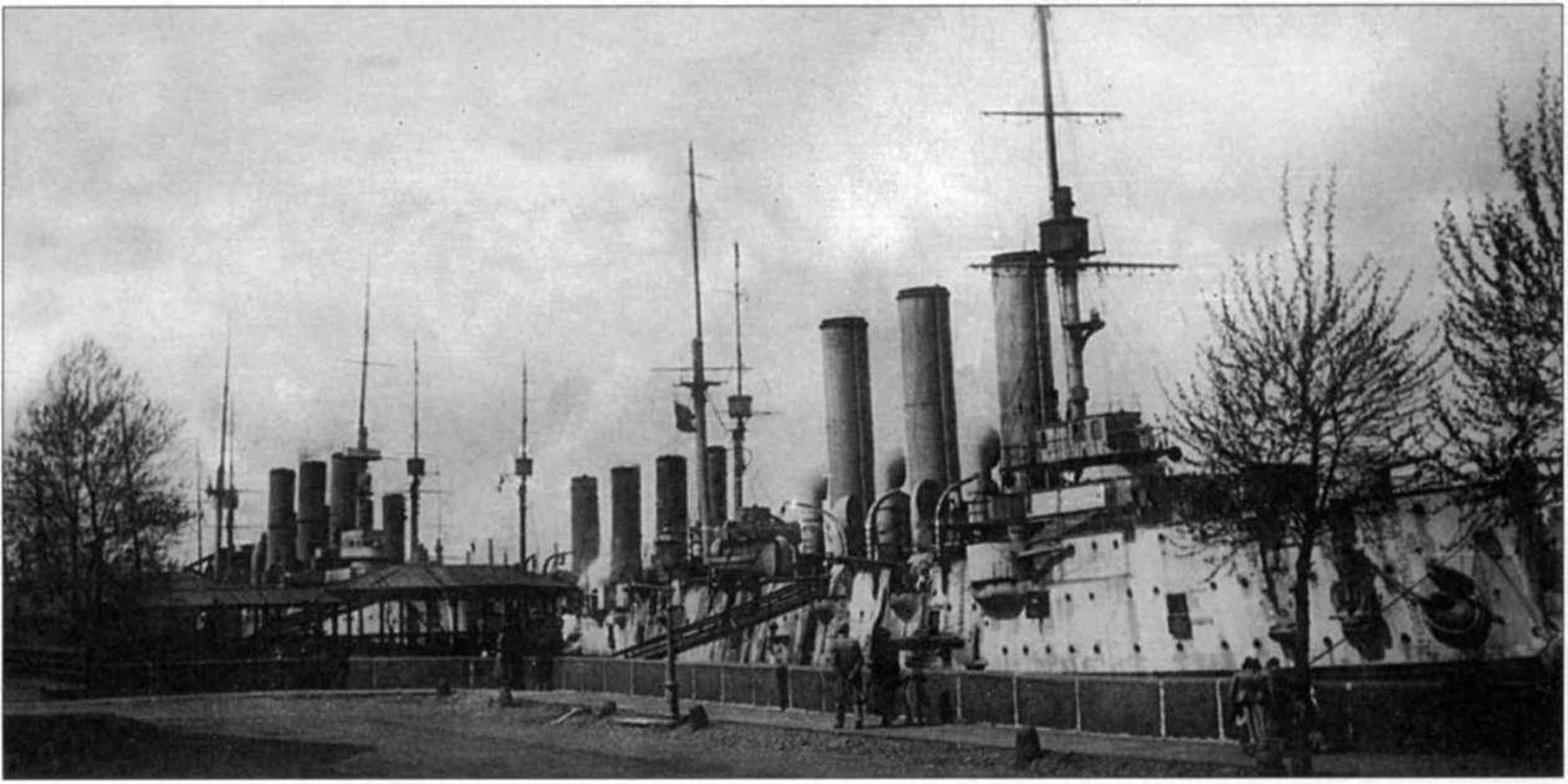 Крейсеры «Аврора» и «Диана» на Неве. Весна 1918 года