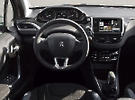 Салон Peugeot 208 (2012 г)