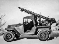 На базе Горьковского индустриального института имени Жданова в 1949 г. было создано опытно-конструкторское бюро по машинам для разработки льда, снега и мерзлого грунта. Одна из первых машин этого конструкторского бюро — бурильно-крановая установка на базе ГАЗ-67, которая стала, по сути, первым механическим взломщиком мерзлоты Советского Союза