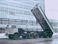 Автопоезд КамАЗ-54101 и саморазгружающийся полуприцеп ГКБ-9575